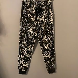 Extra Small LulaRoe black and white patterned joggers, good in cool weather.